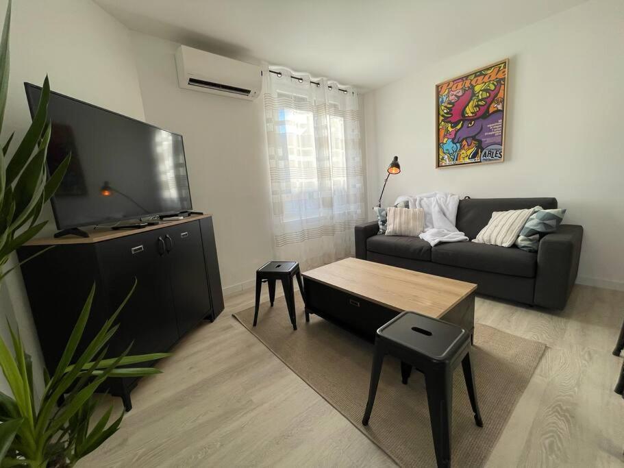 Stalingrad Arles Centre Apartment Bagian luar foto